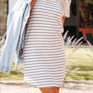 Adorable striped cloth mini dress 😍 Perfect condition- size medium!! 🛍